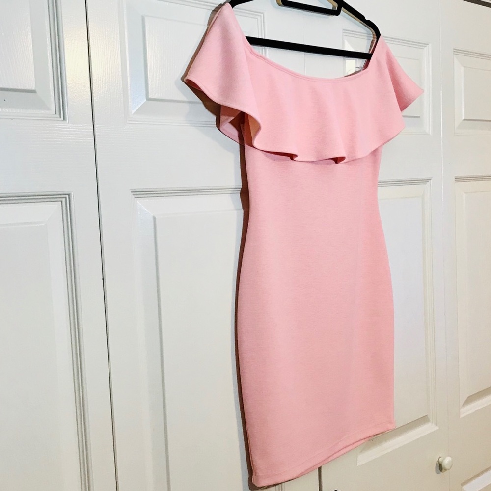GUESS Bonair Off Shoulder Ruffle Dress - Picture 5 of 8